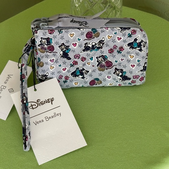 VERA BRADLEY DISNEY RFID DOUBLE ZIP ID CASE IN PLAYFUL FIGARO:NWT FIGARO THE CAT - Picture 4 of 15